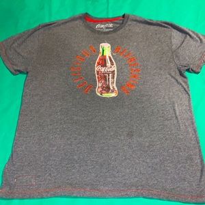 Coca Cola Deliciosa refreshing  XL Tshirt